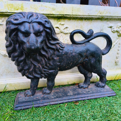Stunning Victorian cast iron door stop.
These are now highly sought-after decorative antiques.
Circa 1850
