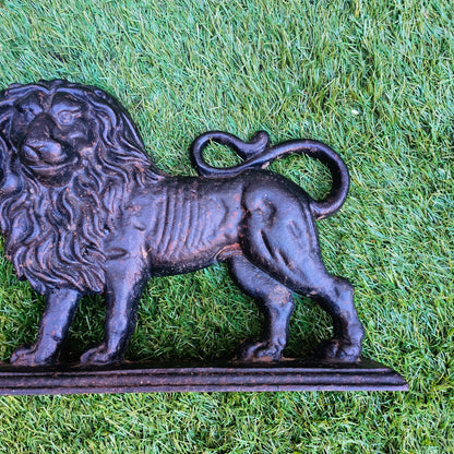 Stunning Victorian cast iron door stop.
These are now highly sought-after decorative antiques.
Circa 1850