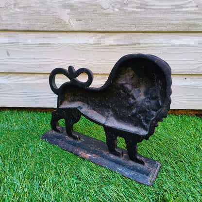 Stunning Victorian cast iron door stop.
These are now highly sought-after decorative antiques.
Circa 1850